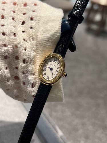 卡地亚 浴缸系列Mini尺寸来啦迷你世界优雅代表 Baignoire浴缸系列腕表，典雅欧风浴缸形状，完美演绎卡地亚的经典美学，涌现腕表设计的焕新力量 卡家又一经