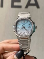 金+20钻圈30 人间小富婆得选择 时尚优雅女士鹦鹉螺7118系列。 这绝对是百达斐丽的毕业款啦 小红书刷不完的种草 简约素净 佩戴起来非常素雅大气 女神必备款