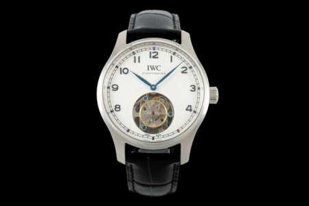 Rms 万国陀飞轮新款推出 尺寸43Mm 在Iwc万国表 只有经验最为丰富的制表大师才被赋予打造陀飞轮腕表这一珍品的重任 并全权负责 直至最后一个工序 早在上世 - 点击图像关闭