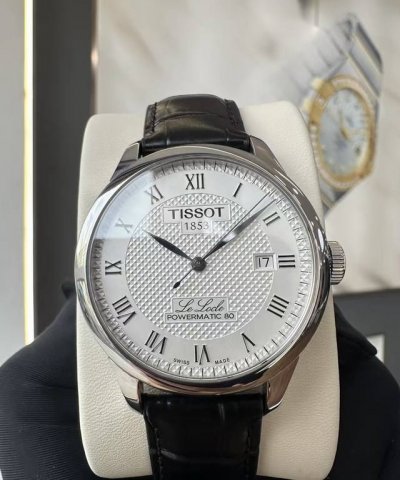 天梭 力洛克系列男士机械表，39.3毫米表径，单表无附件，新换牛逼表带，走时精准稳定。 原价6440