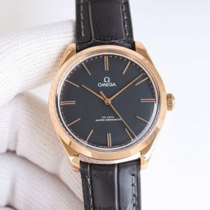 白 金玫+50 重磅推出Omega 欧米茄碟飞名典大三针系列手动机械 腕表 至臻天文台表径 40毫米，购入原版开模，历时14个月，整体表壳采用原装精钢材质打造，