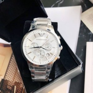 阿玛尼经典休闲商务款 Ar2458 316钢表带 白色表盘 三眼设计 带日期 316钢表带石英表 表盘直径43Mm 矿物质玻璃镜面 清晰高透 设计超级精致 表盘
