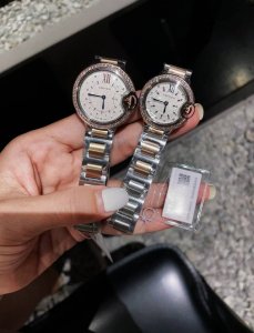 白钢 电镀+20 钻圈+40 卡地亚 尺寸：28Mm 33Mm 匠心之作卡地亚蓝气球，精致石英腕表，传统双针设计 星空运转 时间流淌 特殊工艺镶钻，个性 完美