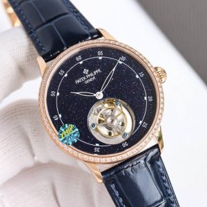 统一价： 表王 百达翡丽为何拥有如此高声誉和地位，全靠这款星空同轴陀飞轮腕表，一望无际的星空遥不可及，深蓝色的夜空里，散步着点点星辰，陀飞轮装置代表着生生不息的