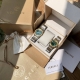 批910/个。Origianl范思哲 Versace 年度新款Vevi系列，石英对表，Cd纹表盘释放现代魅力，12点位置饰有经典美杜莎头像，充满摩登现代感，薄而