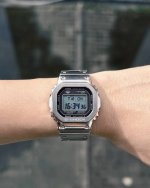 入手卡西欧小方块银砖G-Shock Gmw-B5000 D方圆有度的工业设计与金属锻造的材质工艺，比起圆盘机械表更显硬朗阳刚#卡西欧 #卡西欧手表 #卡西欧银砖