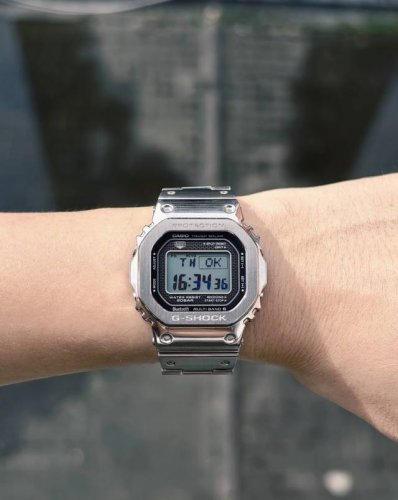 入手卡西欧小方块银砖G-Shock Gmw-B5000 D方圆有度的工业设计与金属锻造的材质工艺，比起圆盘机械表更显硬朗阳刚#卡西欧 #卡西欧手表 #卡西欧银砖