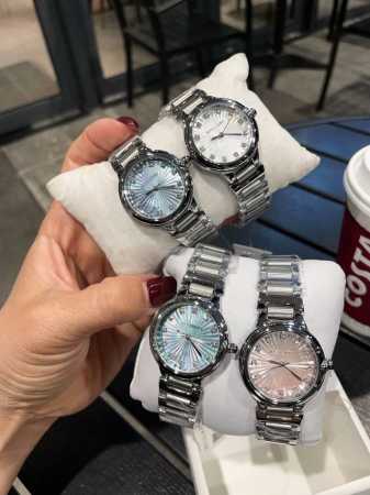 宝格丽新款设计Lvcea系列女士腕表，表盘珍珠贝母嵌花工艺呈现出太阳般的光芒，拥有它出入职场还是在生活中 每一天都光彩夺目 石英尺寸30Mm - 点击图像关闭
