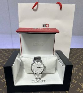 名称：力洛克 品牌：天梭 系列：天梭经典系列 机芯：自动机械 型号：T41.1.483.53 表径：39.3Mm 工价：5790 备注：二手单表，整表95新，原