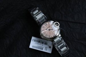全球最火的款式之一！ 可以承载岁月的经典之作！永不过时！！！ 仅有33Mm！机芯为石英机芯！！！