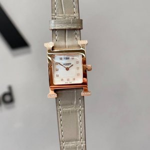 白钻 金钻 Heure H腕表 羽毛 镶钻 中号26X26 小号21X21 镶嵌24颗钻石 防眩蓝宝石水晶镜面 白色天然珍珠母贝表盘 瑞士石英机芯 可自由搭配手