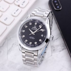 精钢表带十蝴蝶扣 白： ，间金、全黑同价： ，欧美茄－Omega海马系列，休闲商务男款火爆上市超强矿物质镜面，全自动机械机芯，走时精准，真空电镀，精密防水，直径