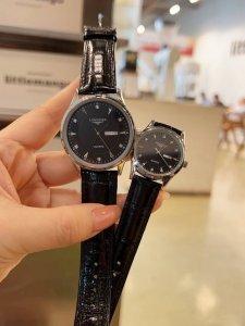 白 金 浪琴-Longines 原装进口石英机芯 小秒设计 钢化玻璃 316L精钢表壳 直径女30Mm 厚8Mm如果今天的阳光停止了它耀眼的光芒。那么你的一个微