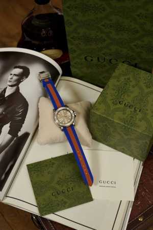 Gucci Dive 系列腕表全新亮相 男士机械表 防眩目蓝宝石玻璃 超强夜光 200M防水 316精钢表壳表带 经典三彩硅胶表带 表径~40Mm 中性款式 瑞 - 点击图像关闭