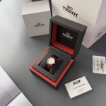 钢带+20 原单非市场便宜货 天梭T122最新款石英超薄情侣对表，从腕间一隅到城市一角，将魅力四射的都市活力倾注于卡森臻我系列腕表中，以经典时尚的表款设计匹配当