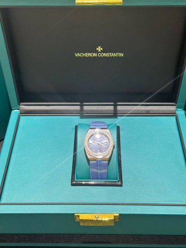 江斯丹顿Vc众横四海 真钻系列女士石英腕表 重塑其品牌标注性经典悠闲优雅和坚固实用原则 是新一代职业女人日常生活搭配时尚潮流 其重点追溯全球各大品牌最新主打颜色