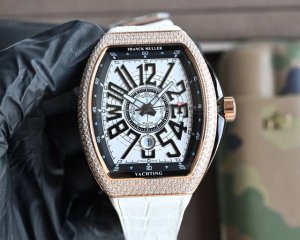 法兰克 穆勒 Franck Muller V45 Sc Dt系列54*42*15Mm 全自动机械机芯 蓝光镀膜玻璃 牛皮表带底部橡胶 折叠扣 糅合运动设计风格