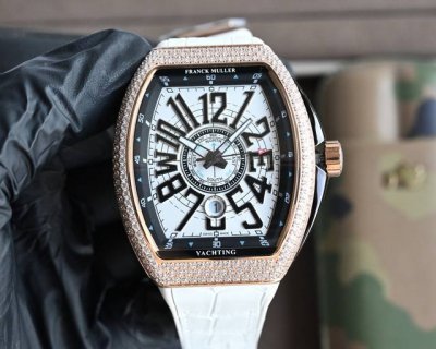 法兰克 穆勒 Franck Muller V45 Sc Dt系列54*42*15Mm 全自动机械机芯 蓝光镀膜玻璃 牛皮表带底部橡胶 折叠扣 糅合运动设计风格