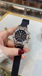 Ootd｜腕表分享｜女神王子文同款 被问爆的一款a P26231St赌你绝对会心动 37表径女神款，外圈镶满一圈钻石，多色表盘多功能计时搭配出层次感，上手给人又
