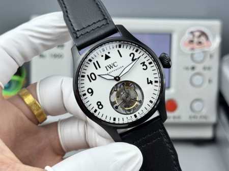 新款Iwc万国飞行员陀飞轮腕表： 追求创新工艺和独创技术，一直是万国制表发展的不竭动力。自1936年的第一行员腕表问世以来，万国就已然开始了与航空飞行的不解之缘 - 点击图像关闭