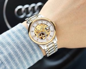 实物品牌：浪琴-Longines 名匠系列 新品推荐类型： 男士腕表表壳：316精钢 做工优质 表带：进口小牛皮 316精钢 两种可选 机芯：日本原装进口西铁城