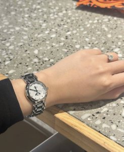 Kl 可乐 工厂P浪琴优雅系列心月女表 璀璨心月，奇幻优雅 腕表数据：型号L8.116.4.71.6，是浪琴心月带有月相功能的腕表，整表30.5毫米尺寸，非常适