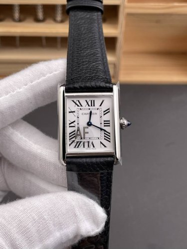 Af 新坦克 卡地亚坦克中号 33.7X25.5Mm 石英款 DDD