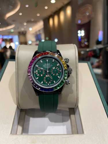 劳力士Rolex 迪通拿系列 316L精钢表壳 尺寸43Mm 矿物质镀膜玻璃耐磨 超强夜光 日本多功能计时石英机芯 进口橡胶表带 原装扣 爱不释手的劳力士迪通拿