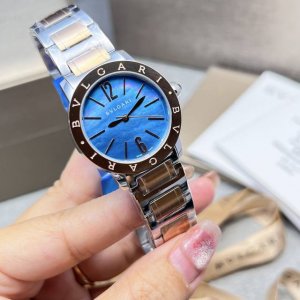 宝格丽 Bvlgaribvlgari系列 奢华品质 尽显独一无二的魅力 采用精钢表带，宝格丽标志红宝石把头 ， 品质感爆表 ，尺寸33Mm