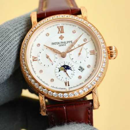 白 金 百达翡丽Patek Philippe惊艳登场，42毫米的表径适配大众男性手寸，非常商务可亦休闲。整表表壳手工雕刻花纹，视觉冲击力强，令人过目不忘，实物质 - 点击图像关闭