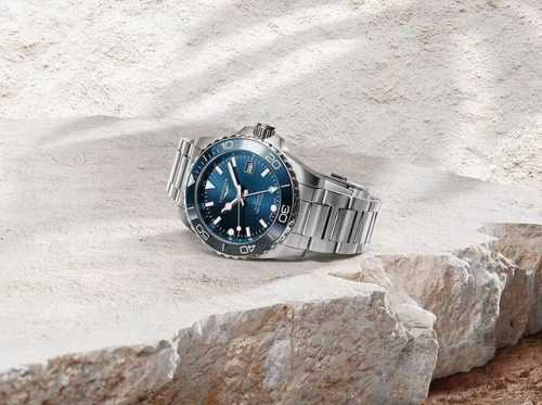P: . 新品发布 市场最新 浪琴-Longines 康卡斯潜水系列gmt再添新作 全新康卡斯潜水系列gmt腕表 41Mm 加入gmt功能双时区同步显示 打造舒