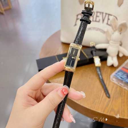 盒子+10。小红书爆款 Ysl圣罗兰通勤百搭中古系列，小方表款式 ，简洁大方凸镜设计 时尚感爆棚真皮鳄鱼纹皮带日本原装机芯 稳定性非常好独一无二的款式绝对不撞款 - 点击图像关闭