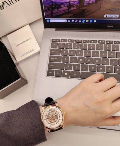 阿玛尼Armani酷炫镂空机械表 大气镂空表盘展示机芯细节[哇R] 视觉震撼感受机械魅力[哇R] 佩戴轻便潮流时尚高级感[自拍R] 日常百搭正装休闲轻松驾驭[O