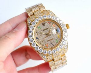 统一价 劳力士rolex 奢华极致满天星版本腕表904精钢打造 密镶顶级施华洛世奇美钻 奢华品质的诠释 璀璨夺目 魅力绽放 表壳表链全镶满美钻 金光闪闪 国产全