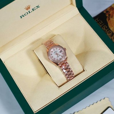 最新版本！劳力士28Mm女款尺寸日志型腕表！最新黑色贝母定制真钻款！在欧美最火的款外圈48颗真钻！内圈10颗Vs级别真钻时标！每一块表都中国Gtc权威机构出具的