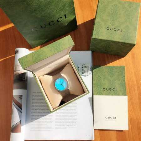 原盒:30 Gucci 古驰25H系列腕表，开启这场名为“多彩游戏”的角逐实力抢占时尚c位。这款腕表用玻璃的色彩取代传统表盘，根据光线的照射让其呈现不同的色彩 - 点击图像关闭