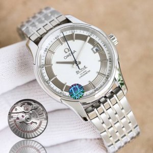 白 金 钢50 全枚钢带100 Omf欧米碟飞系列搭载同轴8500机芯上市！ 1.工厂自改2824黑摆轮，质量保证。包括日历字体大小，立体效果都与原版一模一样。