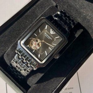 新款到货！原厂阿玛尼 Armani 专柜新款！Ar60067，全自动机械复古方表，表盘和背面镂空设计，让时间美妙的动态清晰展现，繁复精细的齿轮运转，具有独特的艺