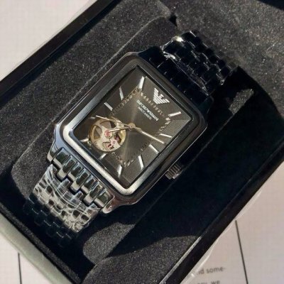 新款到货！原厂阿玛尼 Armani 专柜新款！Ar60067，全自动机械复古方表，表盘和背面镂空设计，让时间美妙的动态清晰展现，繁复精细的齿轮运转，具有独特的艺