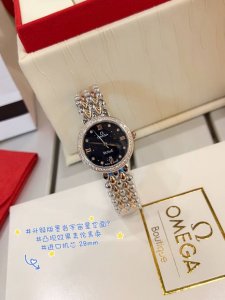 白 .金+20.钻+30 欧米茄 Omega 精品女神水滴系列腕表。精致唯美的设计，让您的美丽无处不在，也将华丽与经典融合，创造出惊艳巨作，表盘清新淡雅，色彩的