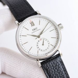 Iwc万国首推 柏涛菲诺系列 Iw359201 指针式日历功能，最受欢迎的简洁，优雅，大气的正装风范手表！6字位表盘为最新日历盘！ 表壳 39毫米的表壳与正品一