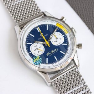 白壳 ，金壳 ，钢带50 Top百年灵全新计时腕表 Navitimer ，百年灵以大胆色彩焕新演绎经典腕表。尺寸42Mm，迭代款无疑是地道的独特计时腕表，带有后