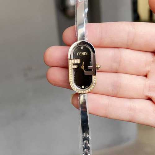 带钻白壳 金 代购式 Fendi 新品 17 X 32毫米 不锈钢椭圆形表壳 带fendi O'Lock表圈 表冠镶嵌有一颗约0.02克拉的钻石 12点钟和6点