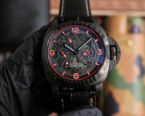 沛纳海 Panerai 弧型镀膜玻璃 44Mm*16Mm 迷彩胶表带搭配原装针扣 全自动机械 一款来自硬汉的手表