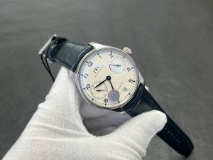 1690 Zf Factory2025墙裂推荐 销量神器 V5升级版 Iwc万国葡7－葡萄牙系列七日链 ！ 1搭载定制版C.52010自动机械机芯！ 2独立小秒