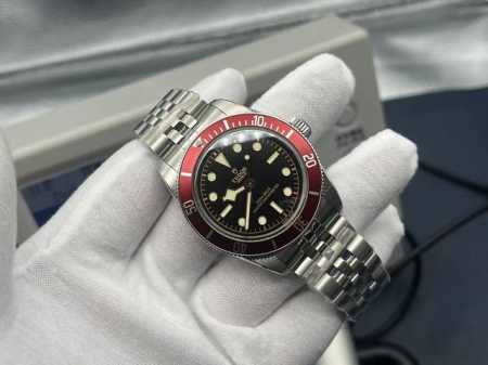 Zf Factoty2025匠心呈献！Tudor帝舵表新款碧湾41Mm腕表，重新演绎品牌潜水腕表代表作。 表壳41Mm直径，向经典帝舵潜水表致敬。 沿袭“原版” - 点击图像关闭