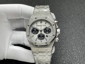 实拍图Omf 爱彼Ap 皇家橡树系列全新霜金工艺26240型号计时码表，采用同正品一致 6字位小秒 一体机芯通过后盖可以清晰观看齿轮的转动，7750计时机芯，搭
