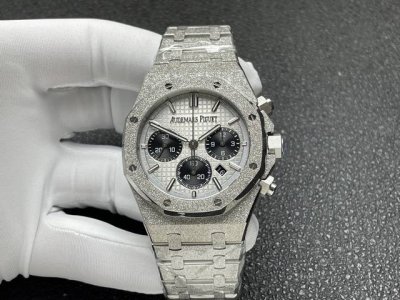 实拍图Omf 爱彼Ap 皇家橡树系列全新霜金工艺26240型号计时码表，采用同正品一致 6字位小秒 一体机芯通过后盖可以清晰观看齿轮的转动，7750计时机芯，搭
