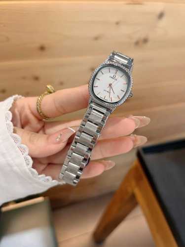 欧米伽经典款石英手表，进口石英机芯，精钢材质表带，双按蝴蝶按扣，方便佩戴，简洁大方，独家实拍