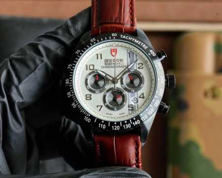 帝舵 Tudor 搭载进口石英机芯 尺寸：42Mm 镀膜玻璃 小牛皮表带原装扣 复古帝陀 全新演绎 - 点击图像关闭